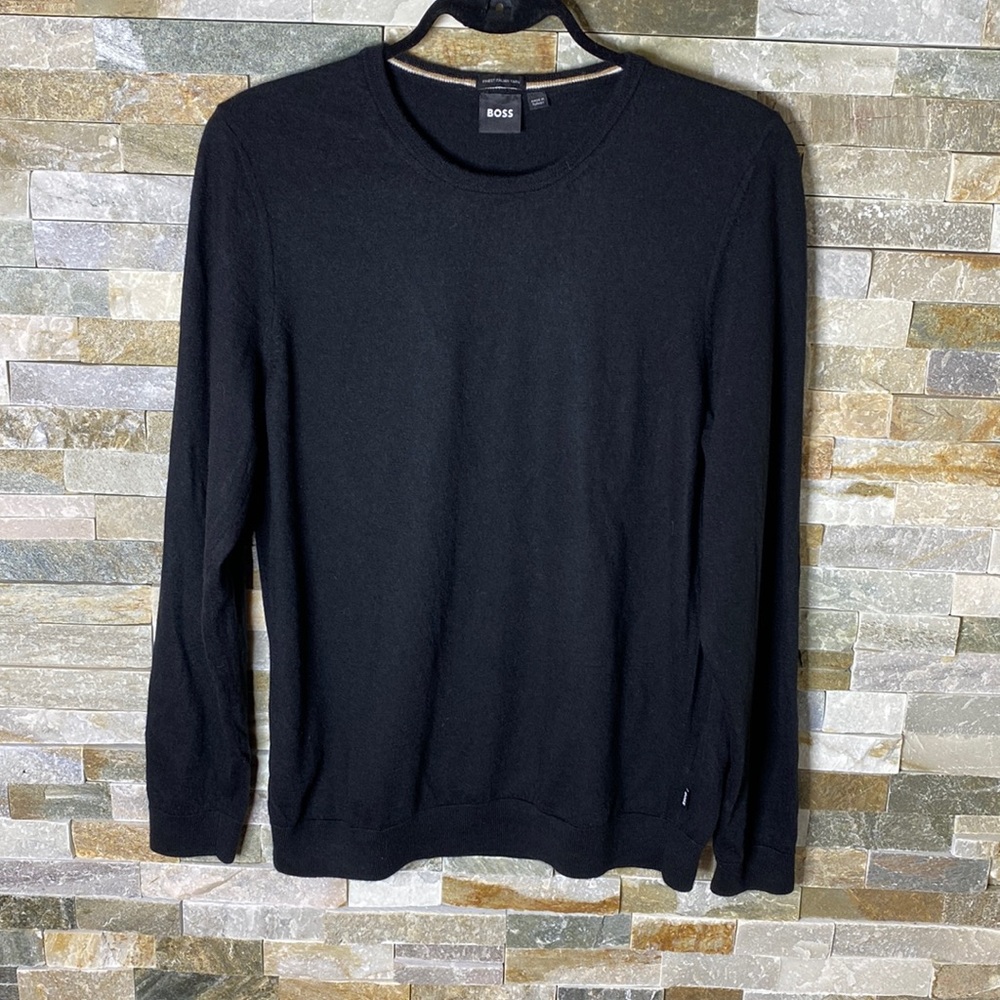 Hugo boss Virgin wool extra large sweater fits more like a medium